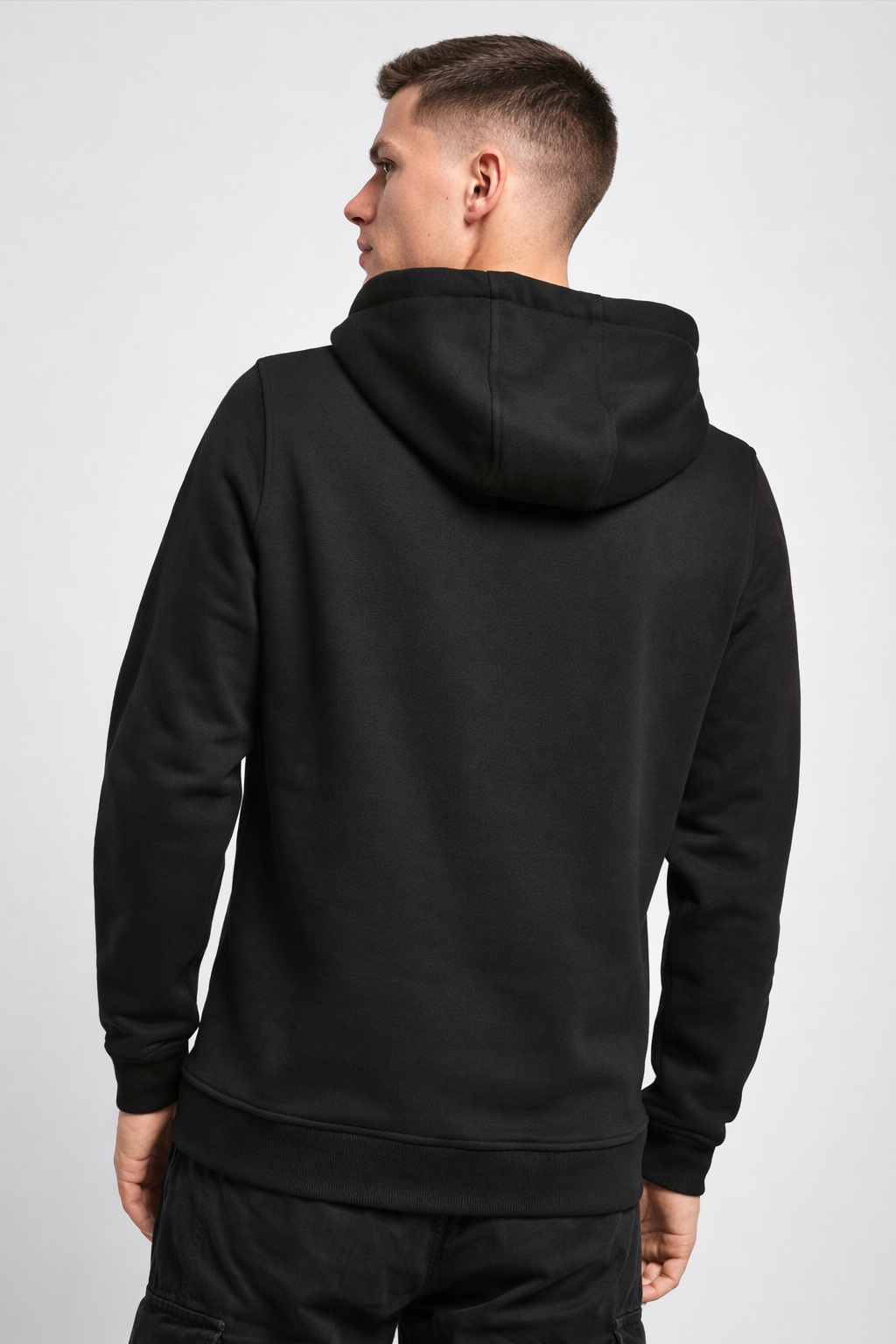 Herren Premium Hoodie Heavy Modelfoto schwarz Rueckenansicht – Markendruckerei
