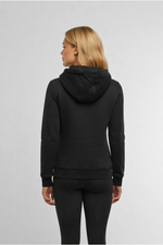 Damen Hoodie schwarz Modelfoto Rueckenansicht – DTF Logodruck Markendruckerei