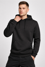 Herren Premium Hoodie Heavy schwarz Modelfoto – DTF Druck Markendruckerei