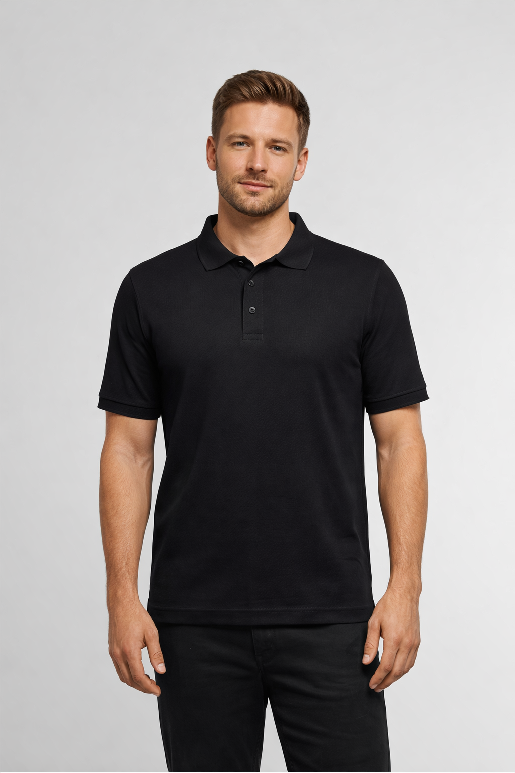 Basic Pique Poloshirt schwarz Modelfoto – DTF Druck Markendruckerei Rhein-Main